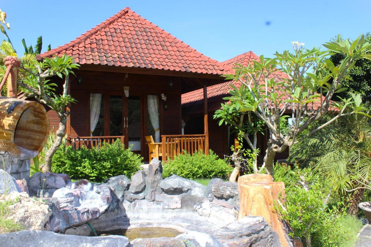 Bamboo Bungalow Jungle View Batununggul Eksteriør billede